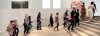 Menschen, Treppe, Museum, Museumstag, weiße Wäne, zwei Bilder