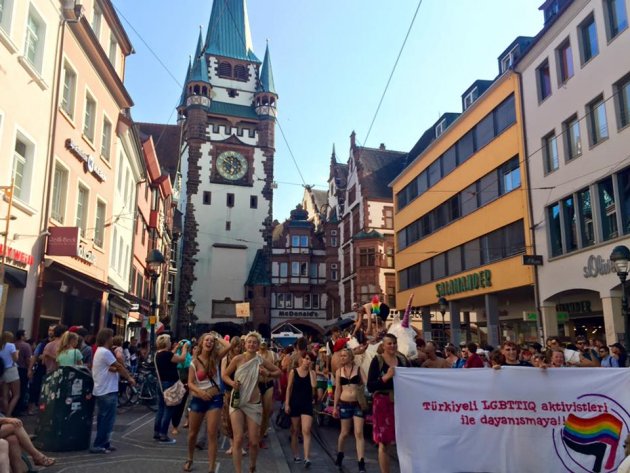 Freiburg, Martinstor, CSD, Demonstration, Bertholdsbrunnen