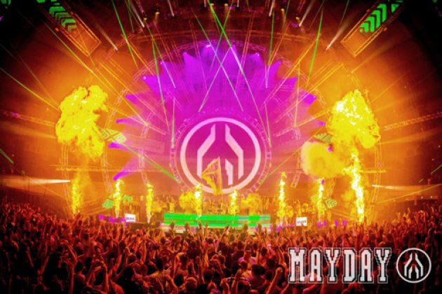 Mayday, Westfalenhalle Dortmund, Logo, Leute, Menschen, Party, Feuer, Bühne, Stage, Arme