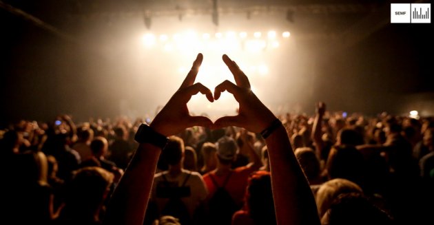 Hand, Menge, Feier, Rave, Licjt, Herz, Heart, Hands, Clock, Uhr, Watch, SEMF, Stuttgart, Electronic Music Festival, MEnschen, People, Crowd