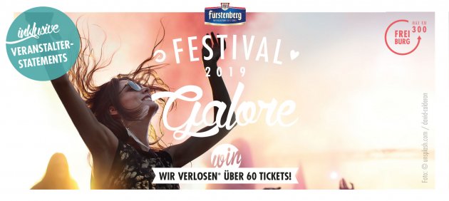 FEstival Galore 2019, Festival Tickets, WIN, Wir verlosen Tickets, Veranstalter Statements, Eine Frau auf einem Festival hat die Hände in die Luft gehoben